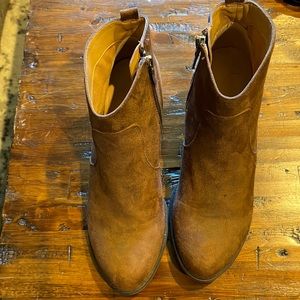 Franco Sarto Huette antiqued size 9 Bootie worn 2x